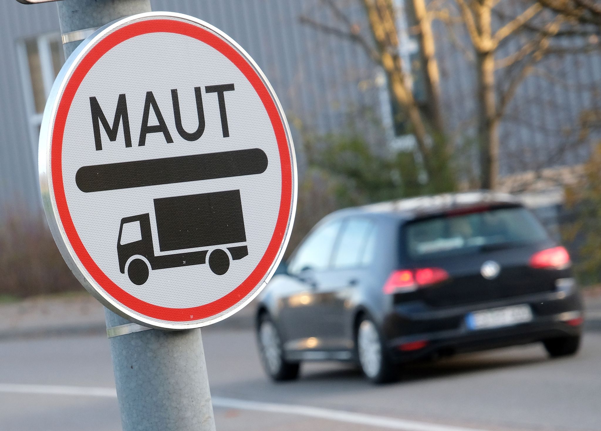 Koalition einigt sich auf Fahrplan zur Lkw-Maut-Reform