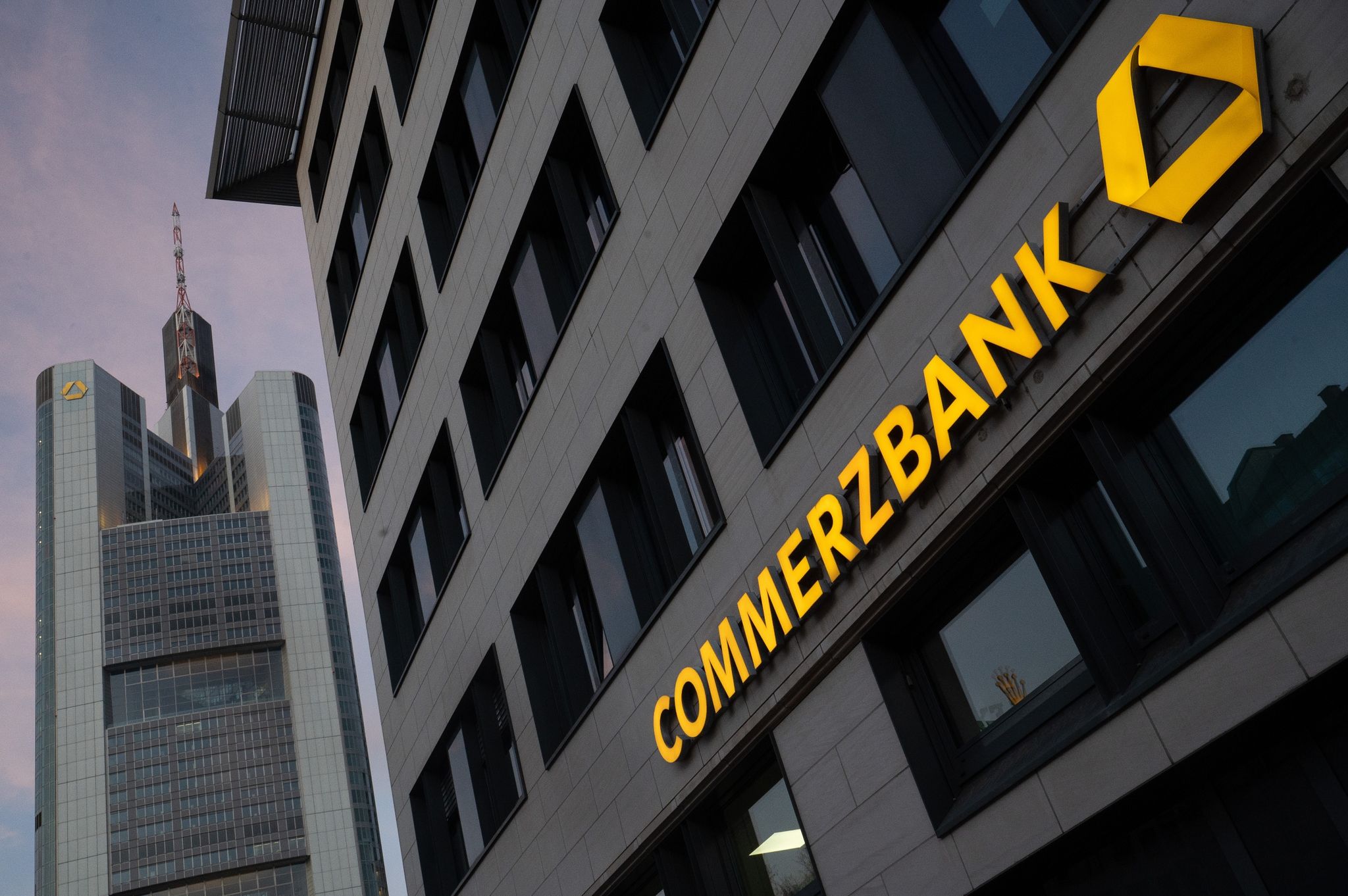 Strafzinsen auf Spargelder bei der Commerzbank unwirksam