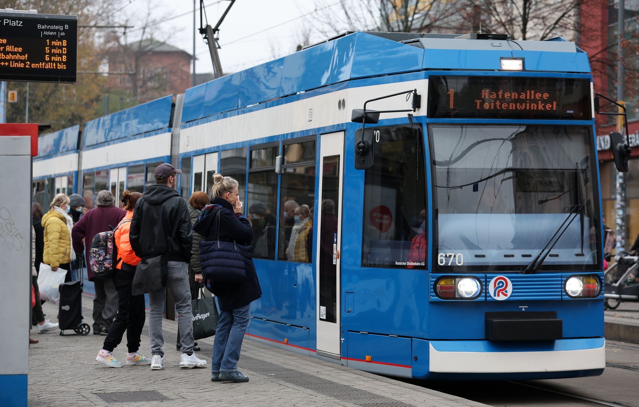 Verkehrsunternehmen: 49-Euro-Ticket kommt wohl erst im Mai