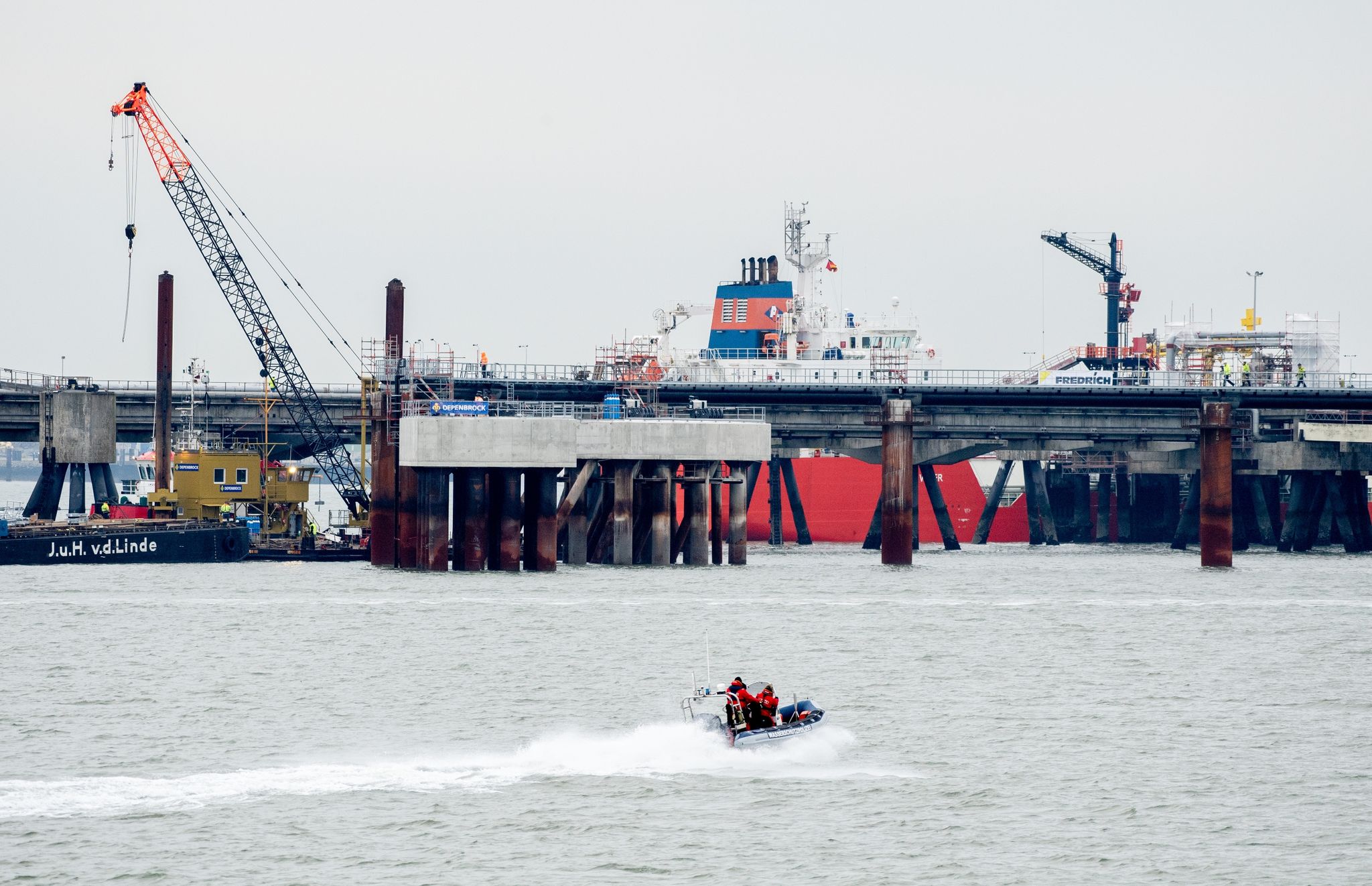 Spezialschiff für LNG-Terminal kommt Mitte Dezember