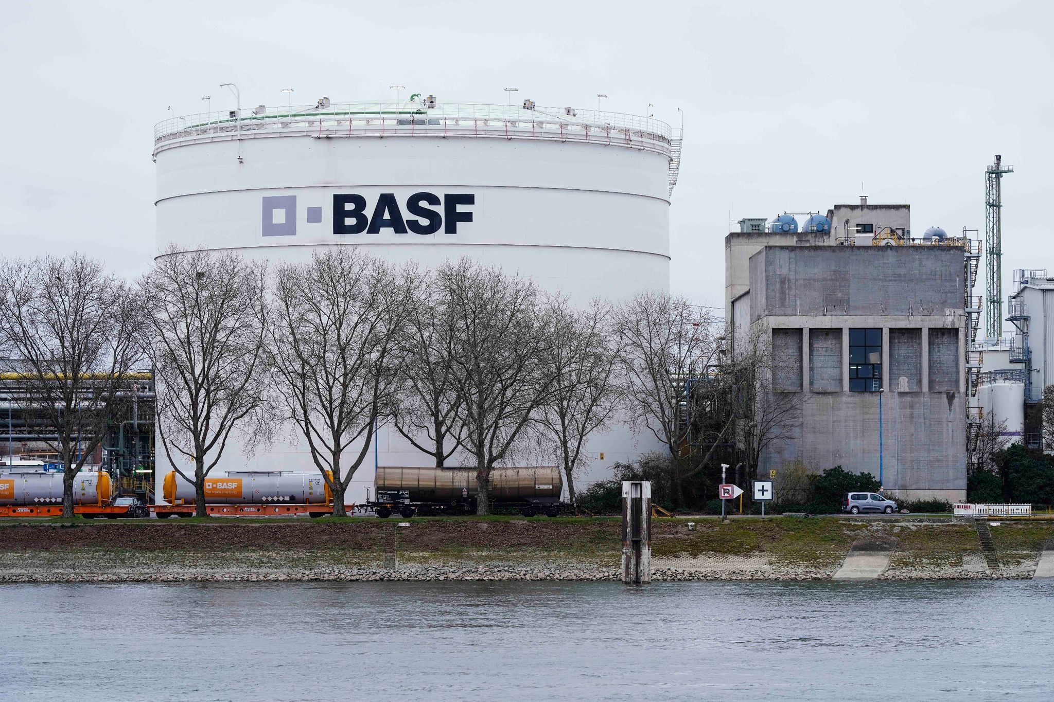 Hohe Gaspreise belasten BASF