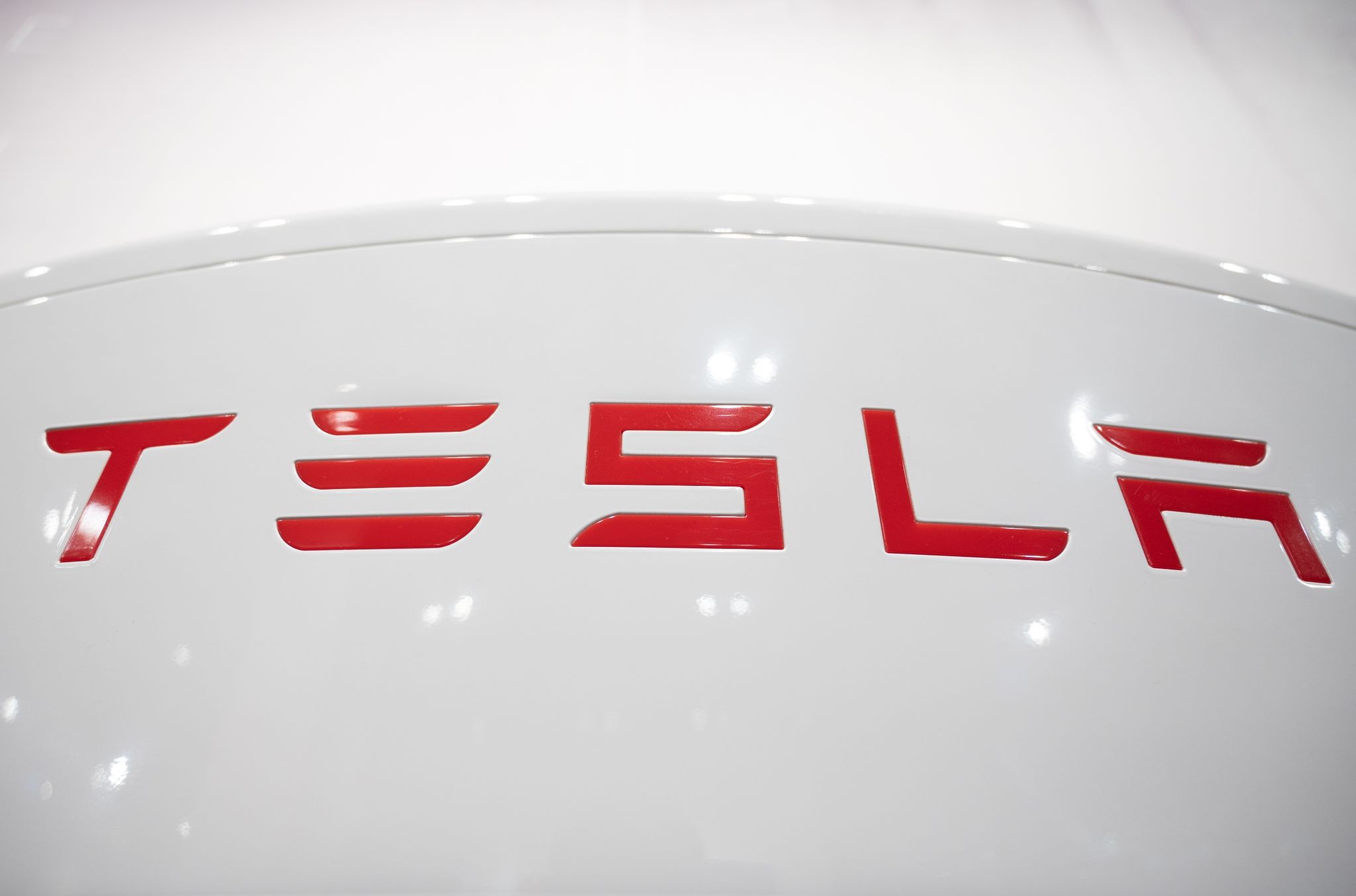 Tesla bricht Rekorde – Musk erwartet «schwierige Rezession»