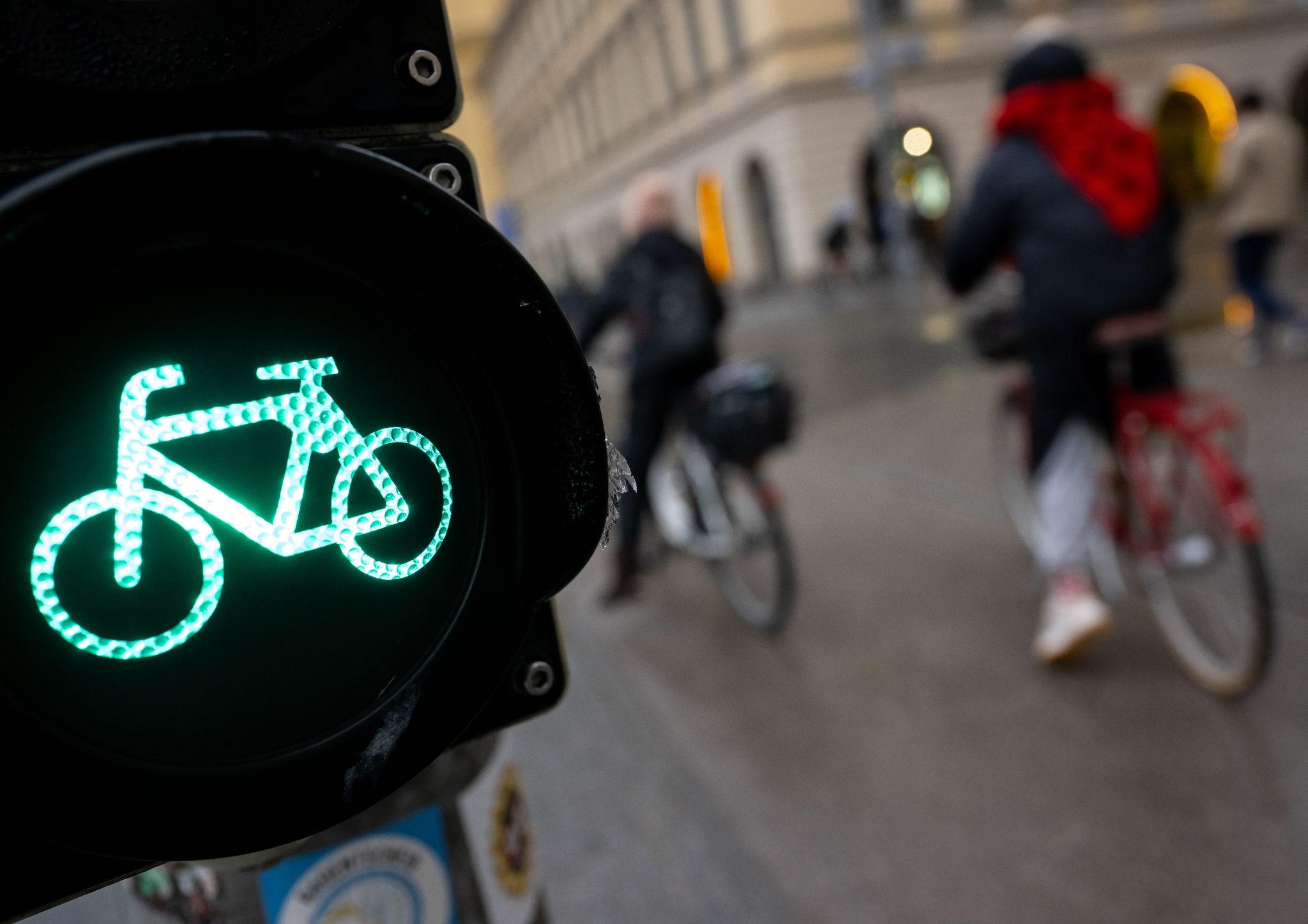 Fahrrad-Hersteller und Händler mit vollen Lagern