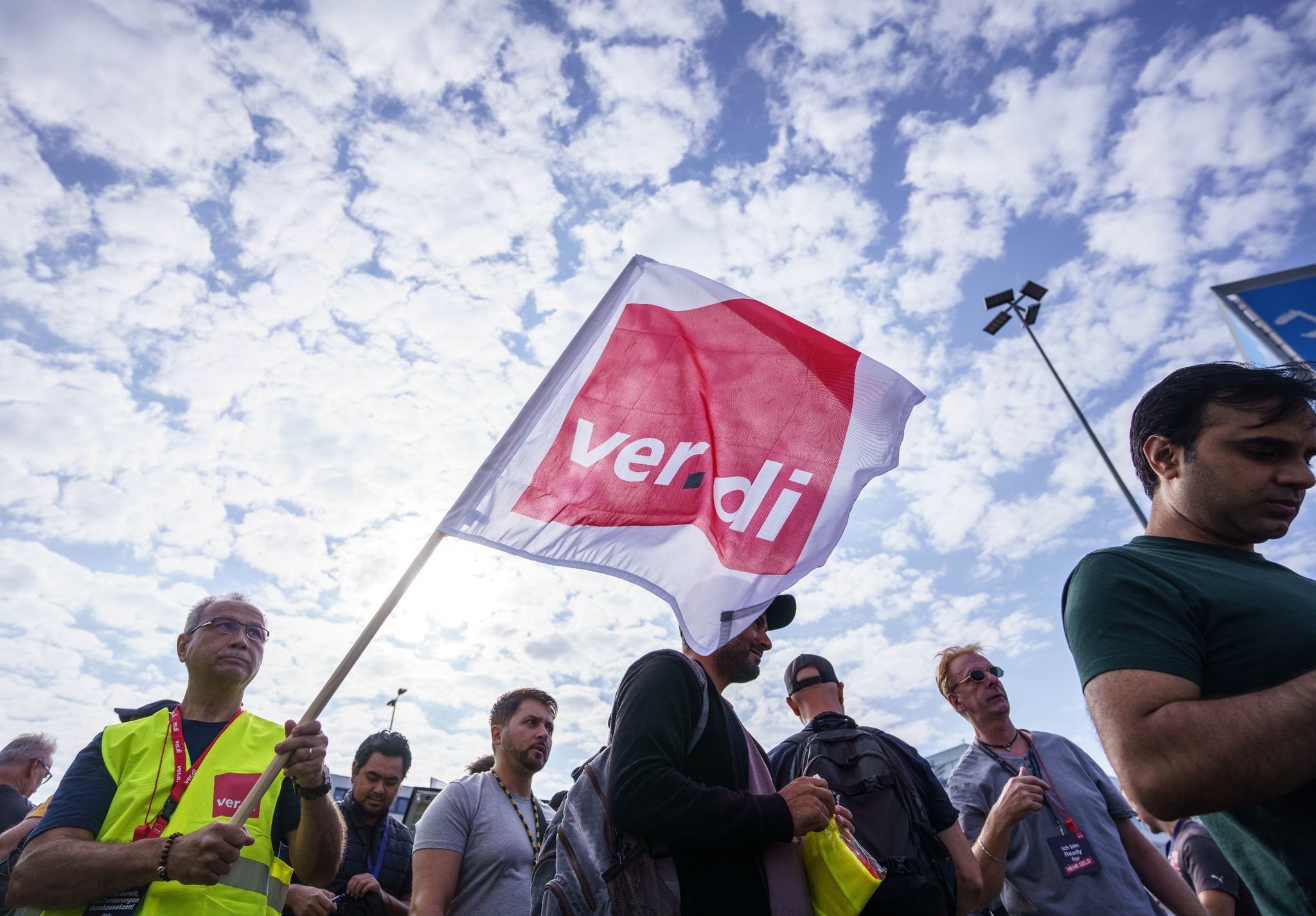 Trotz Computerausfall: Verdi hält an Flughafenstreik fest