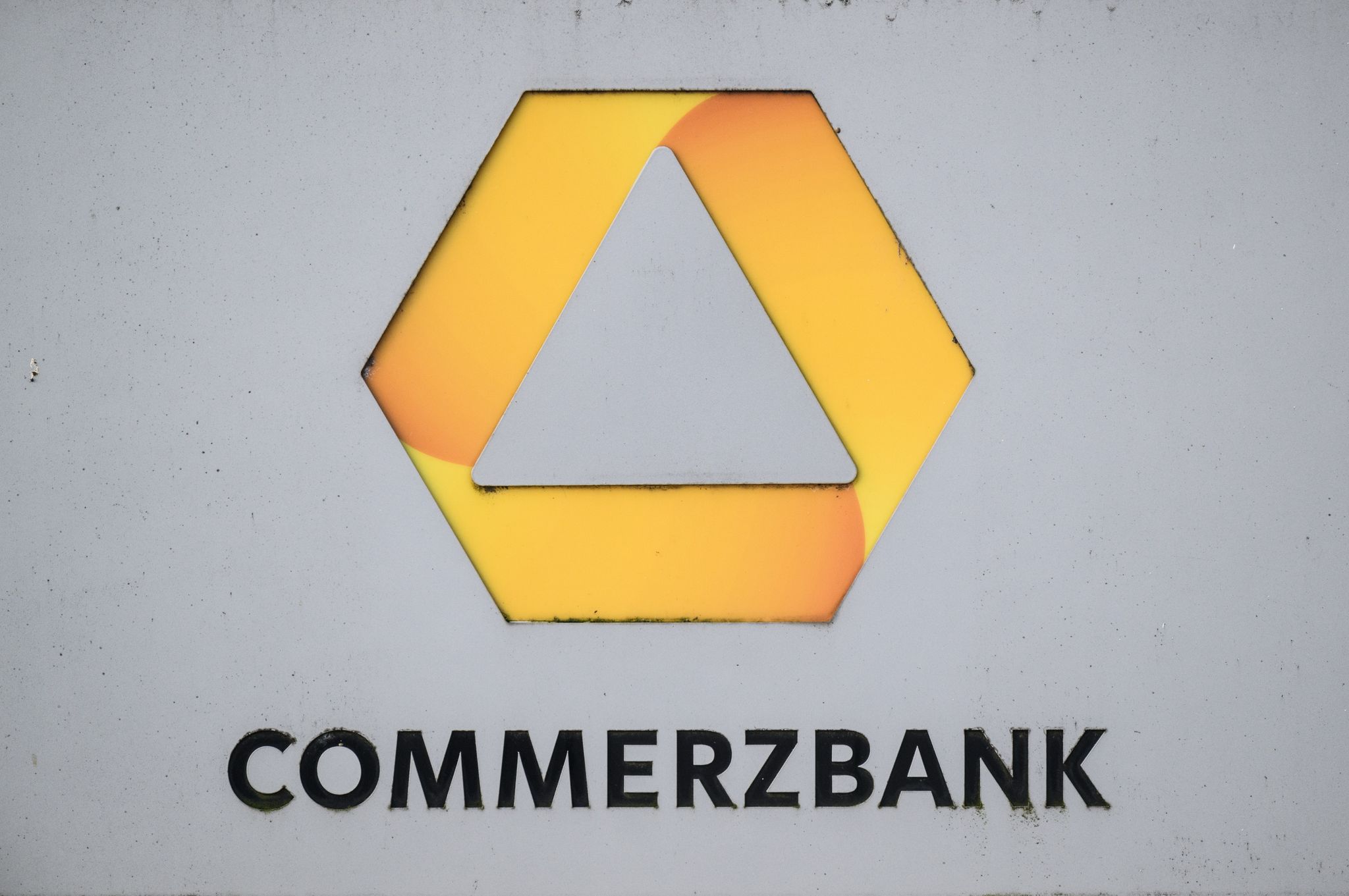 Commerzbank will 2023 wieder Milliardengewinn schreiben