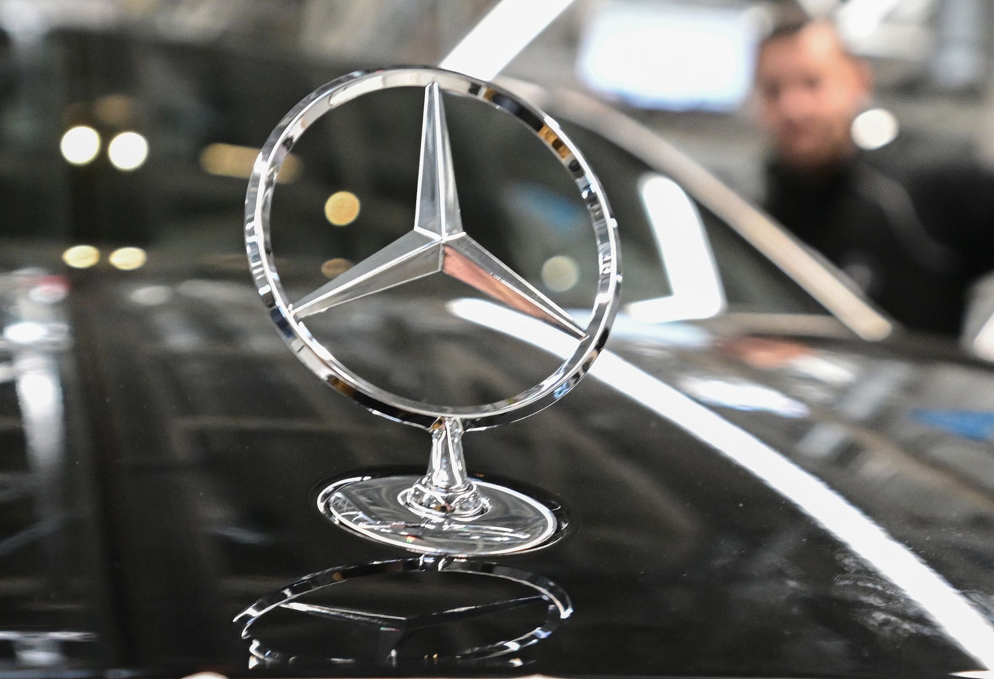 Mercedes verdient dank höherer Preise mehr