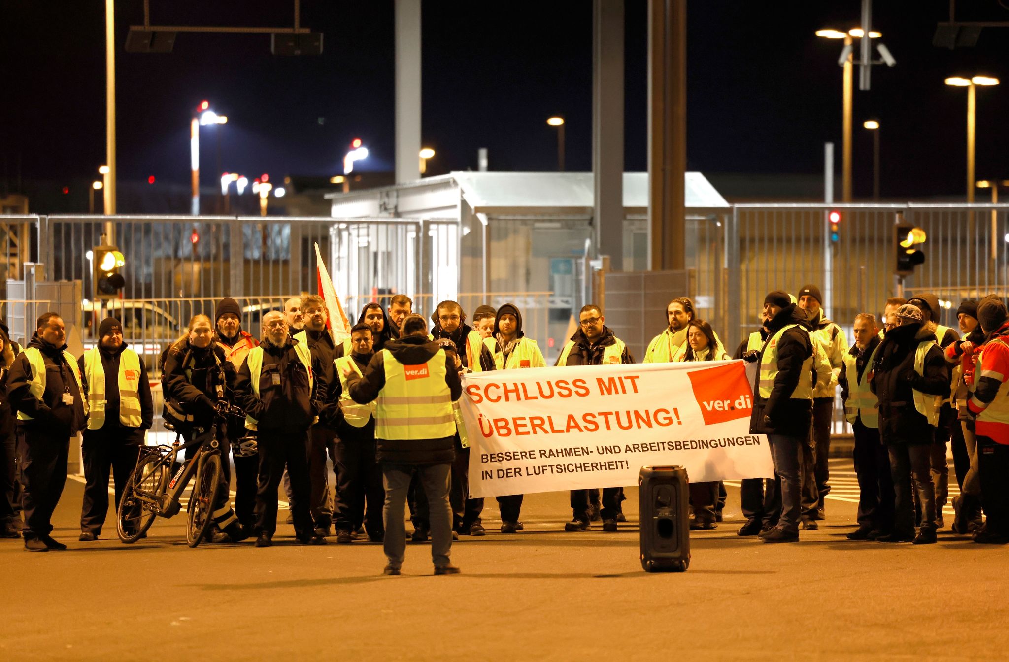 Warnstreiks: Etliche Flüge in NRW fallen aus