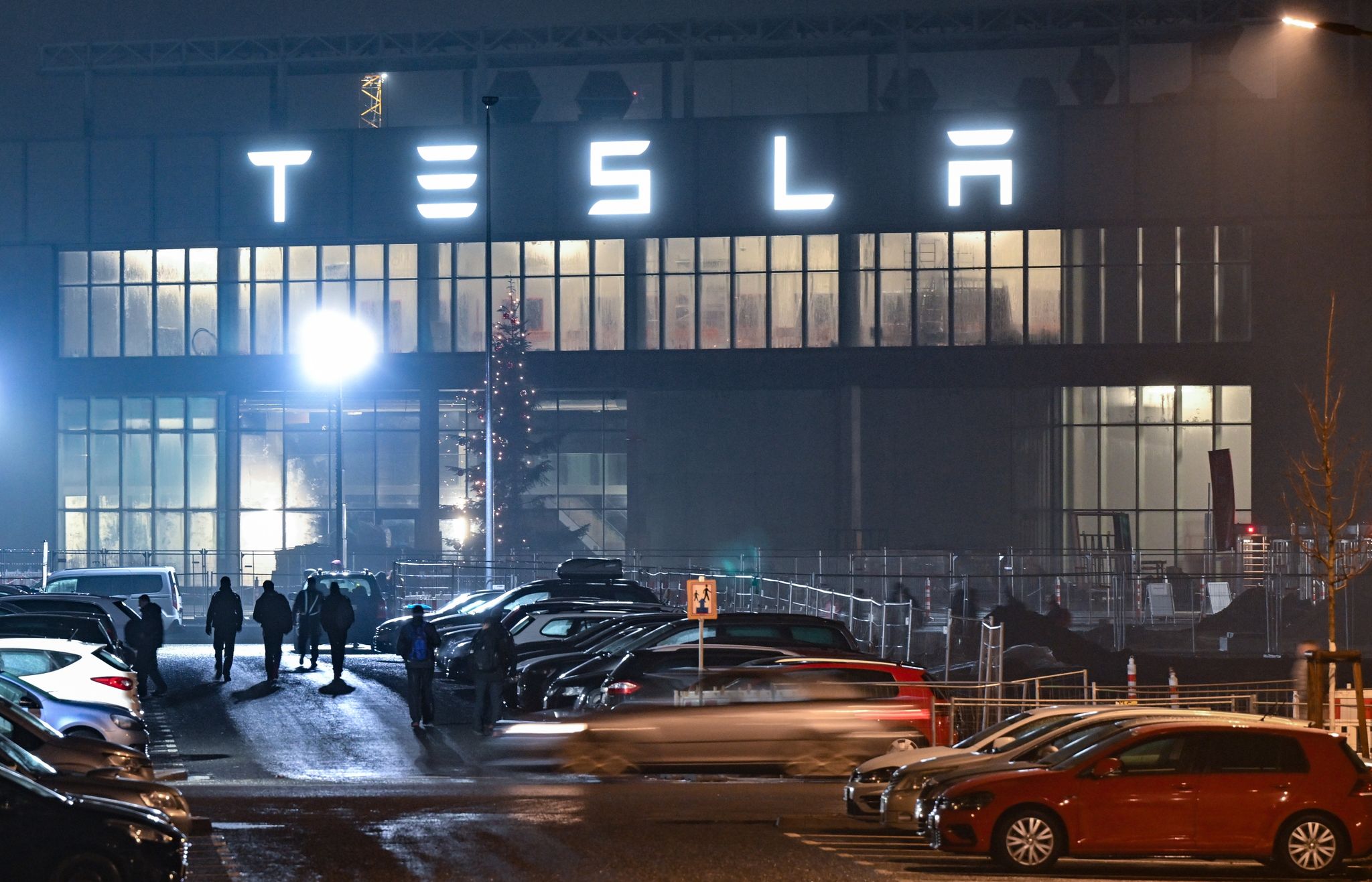 Mehr als 10.000 Mitarbeiter bei Tesla in Grünheide