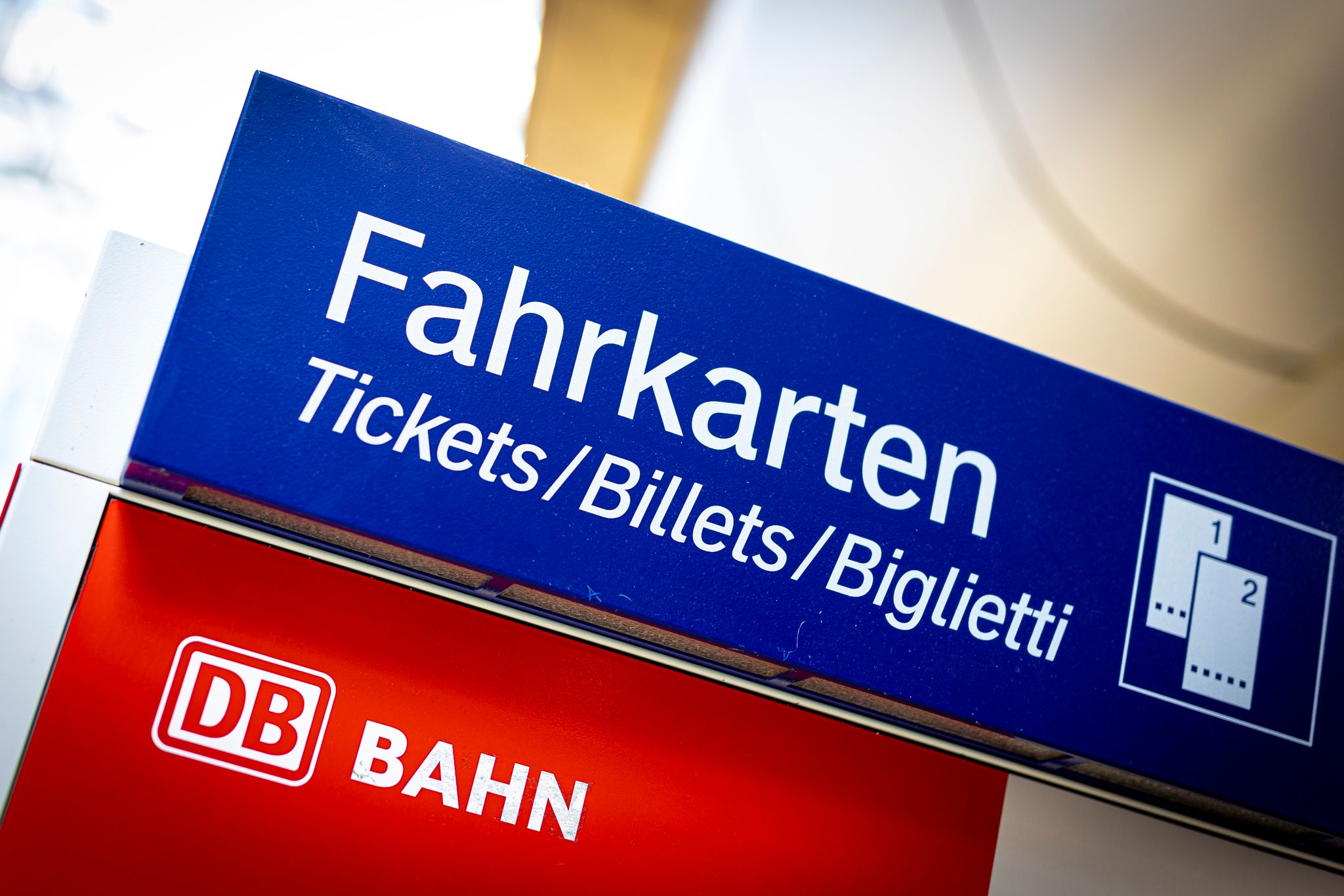 49-Euro-Ticket: Länder fordern jährliche Preisprüfung