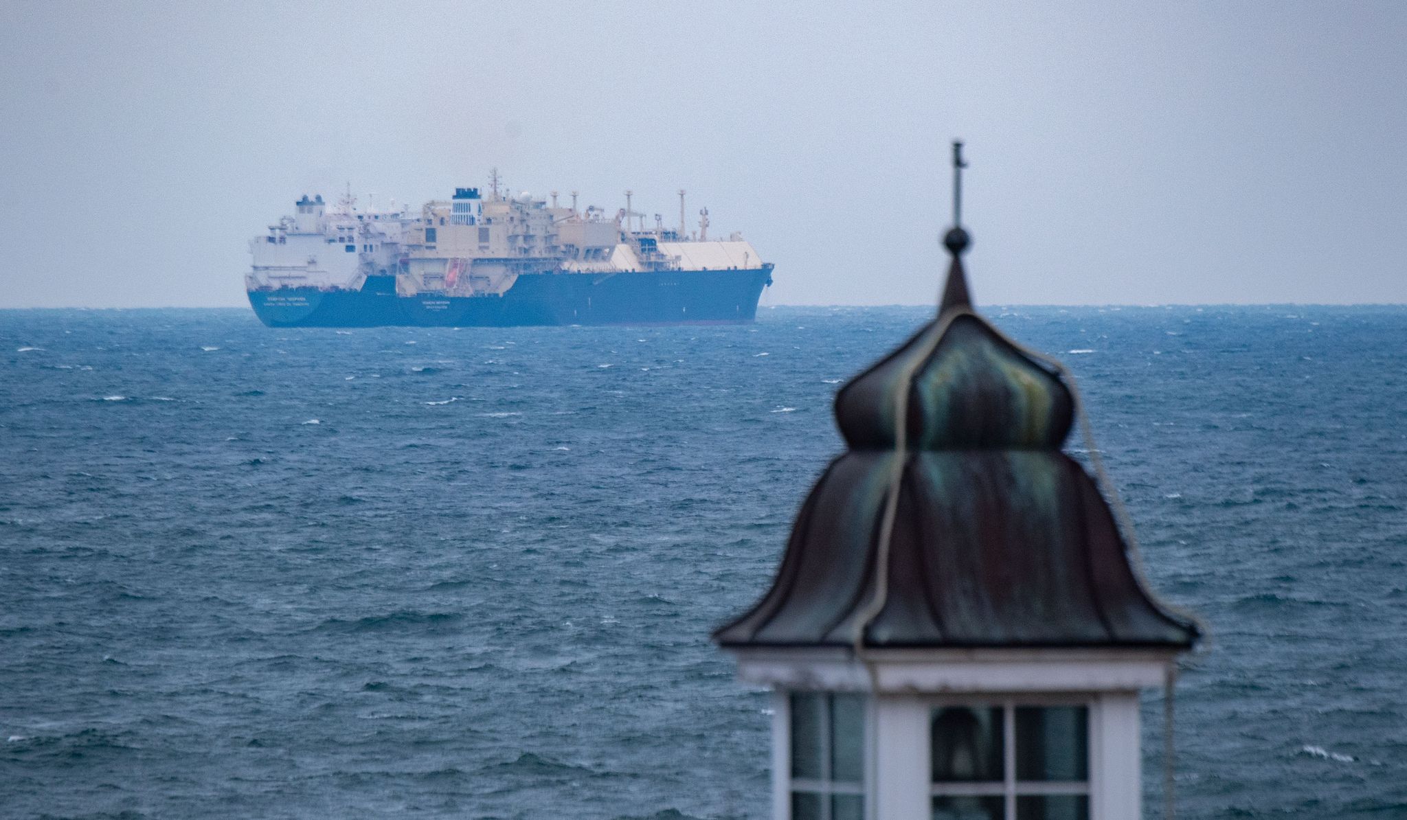 Arbeiten für Ostsee-Gasterminals vor Rügen gestartet