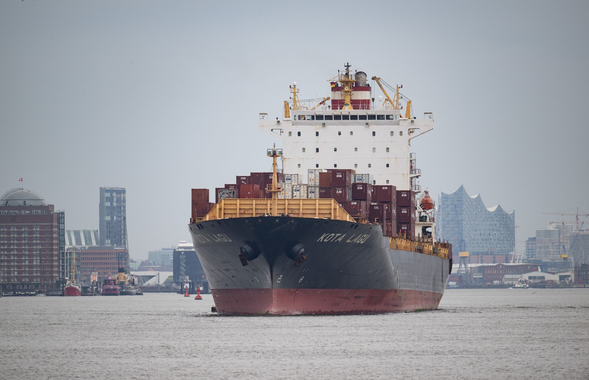 Hamburger Hafen bleibt für große Schiffe gesperrt