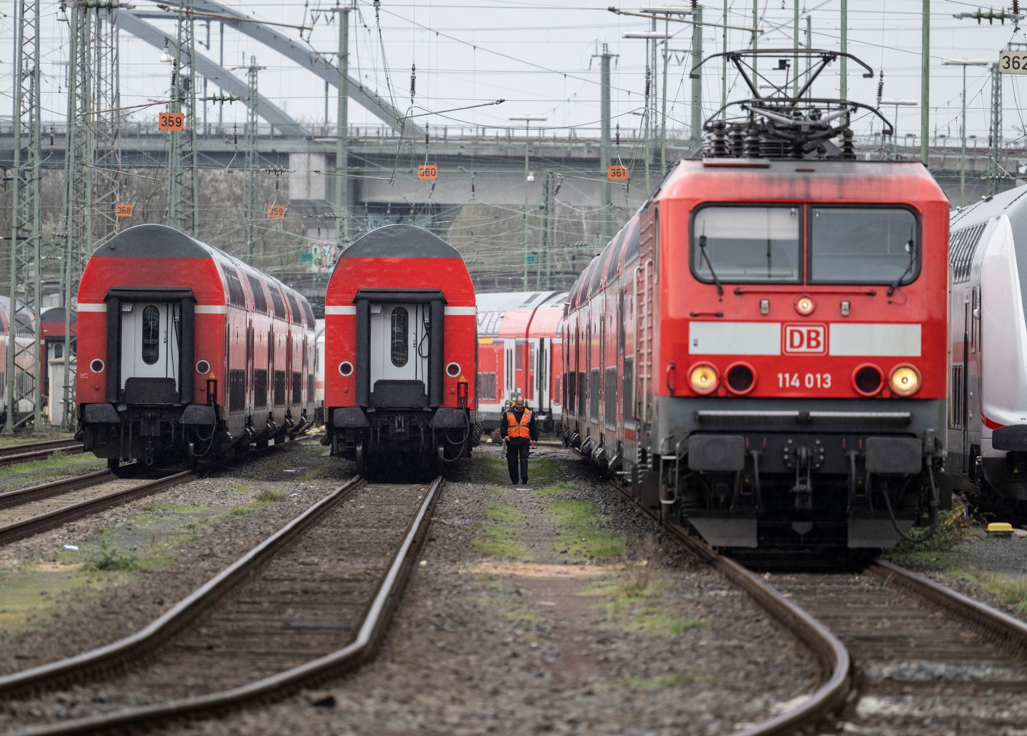 Warnstreik soll öffentlichen Verkehr weitgehend lahmlegen