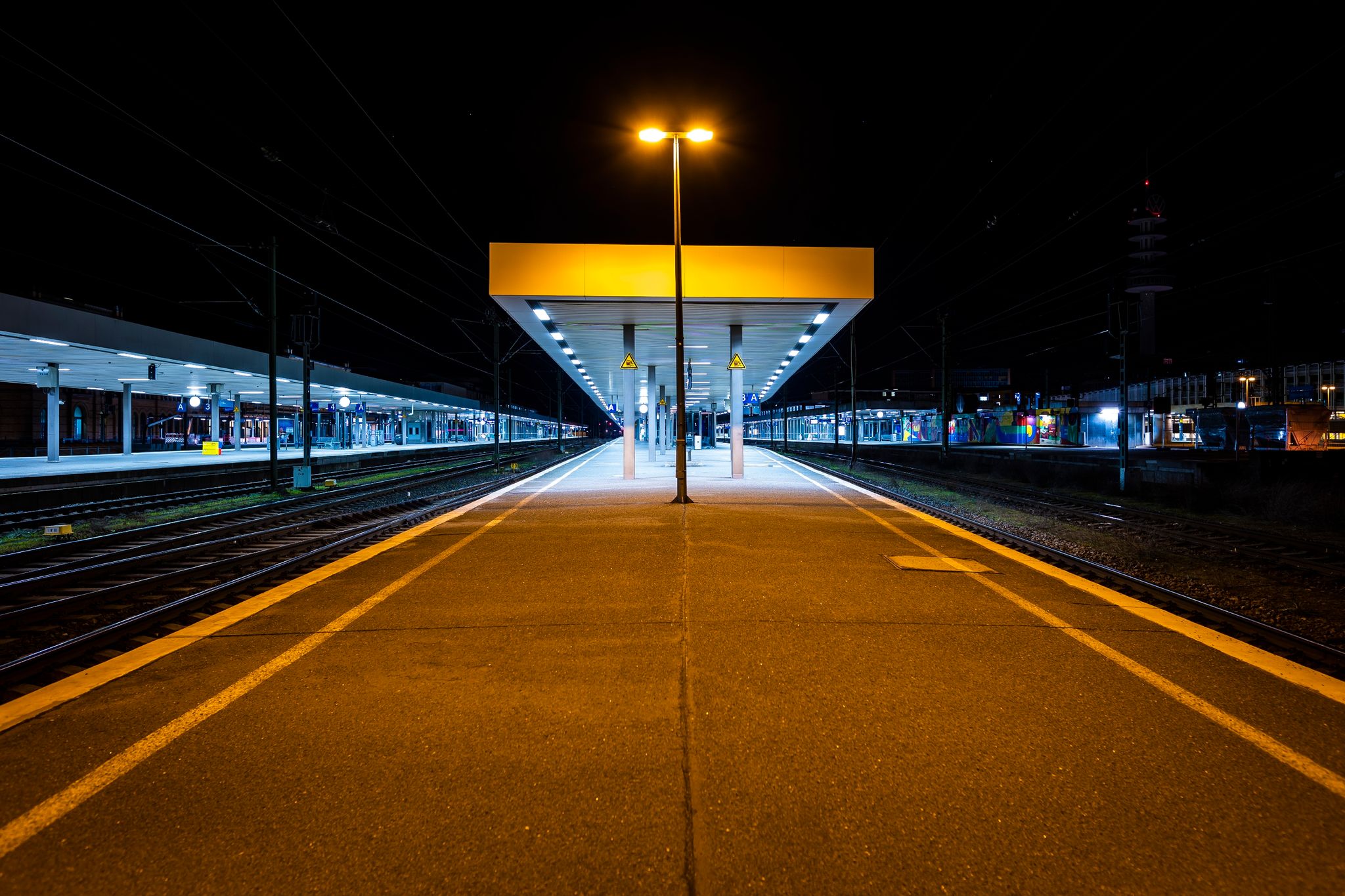 Bundesweiter Streik – Bahn, Busse und Flughäfen lahmgelegt