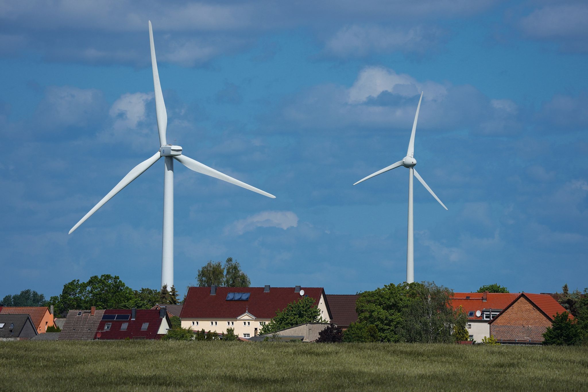 Hohe Akzeptanz für Bau von Windrädern und Stromtrassen