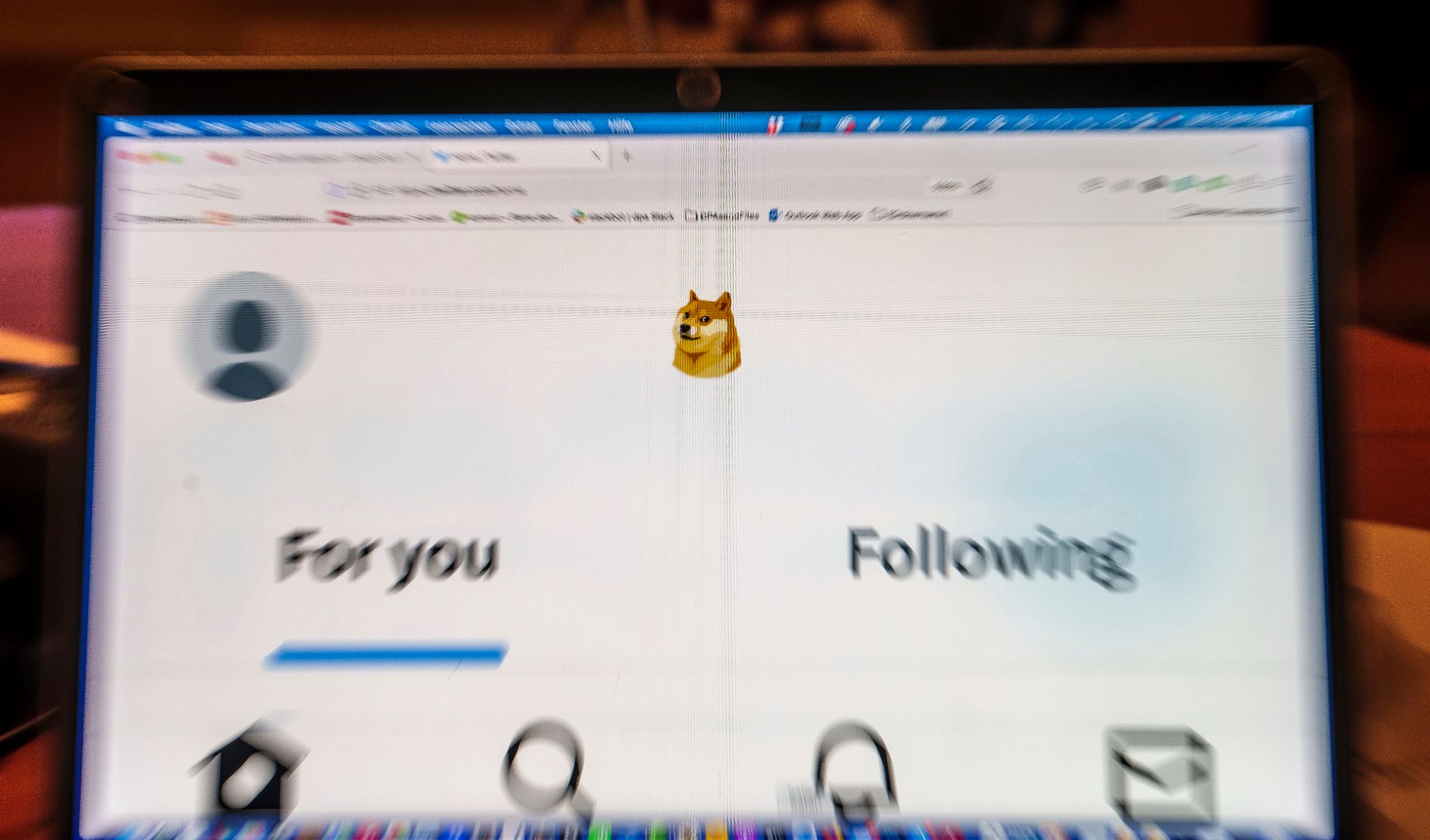 Twitter-Logo durch Dogecoin-Symbol ersetzt