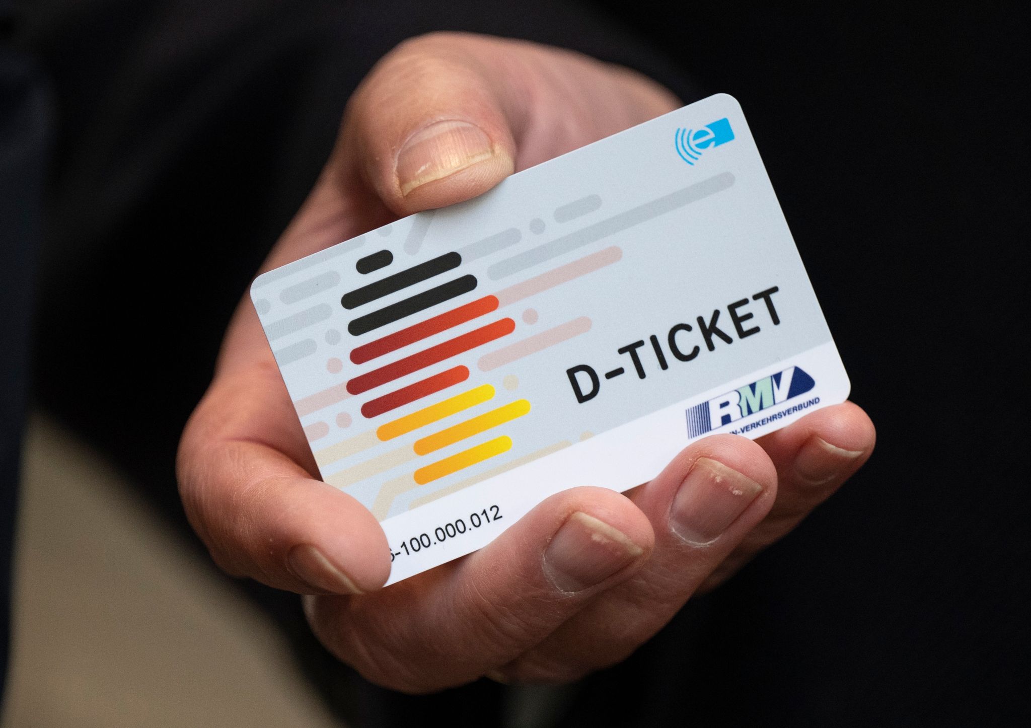 Bahn: 250.000 Deutschlandtickets in drei Tagen verkauft