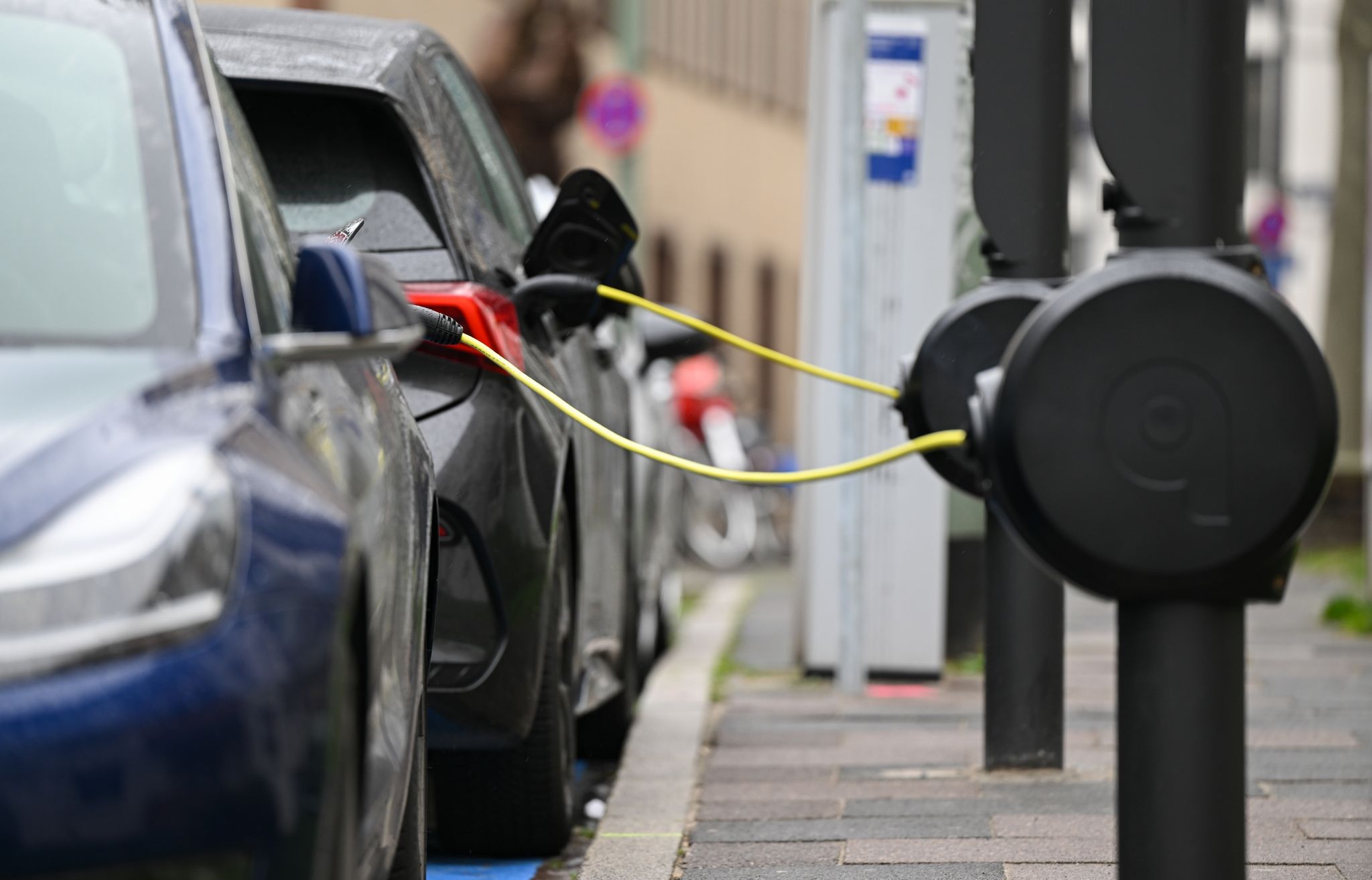 Ein E-Auto kostet durchschnittlich 48.700 Euro