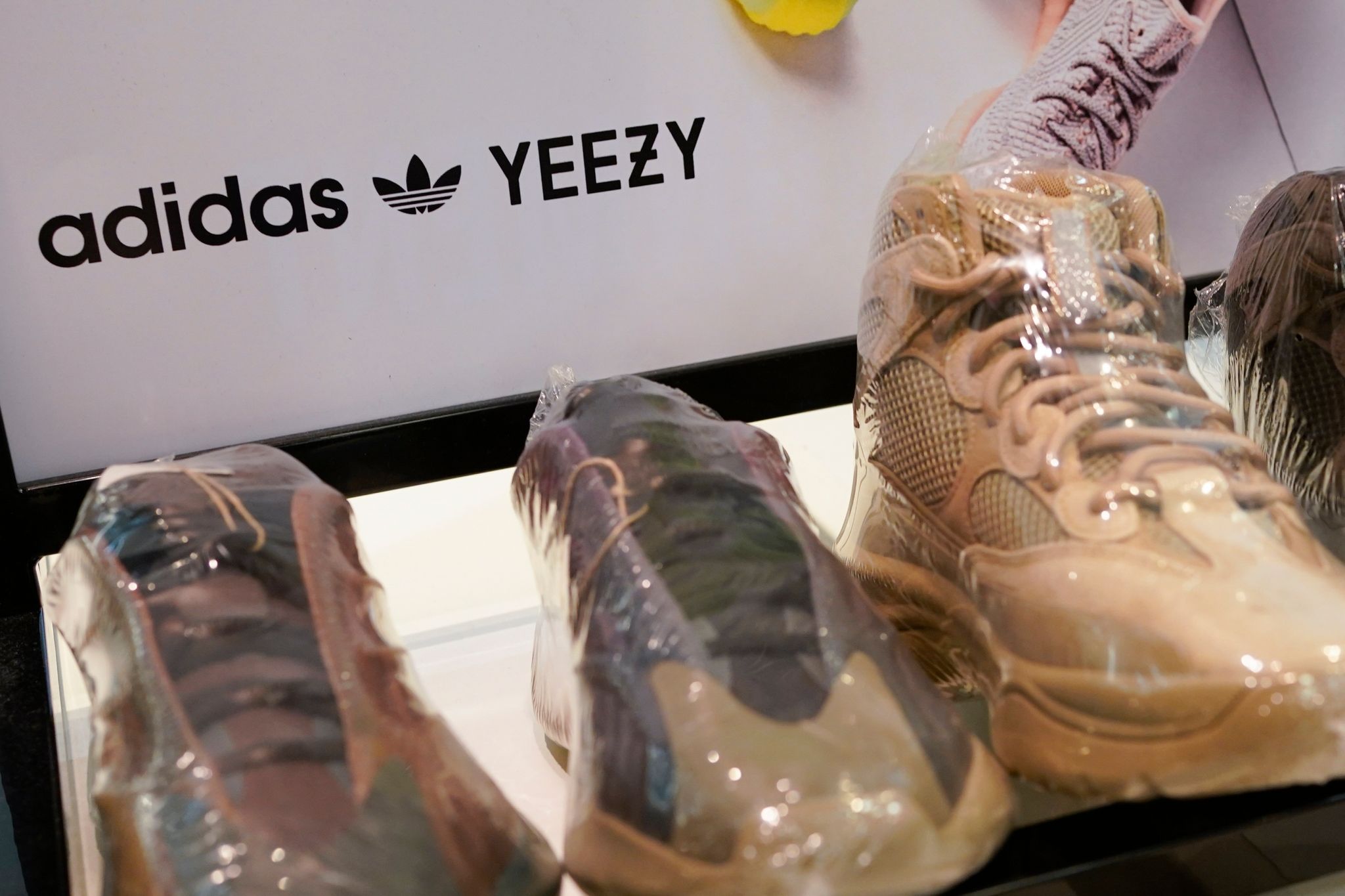 Adidas will Kanye-West-Produkte verkaufen und Geld spenden