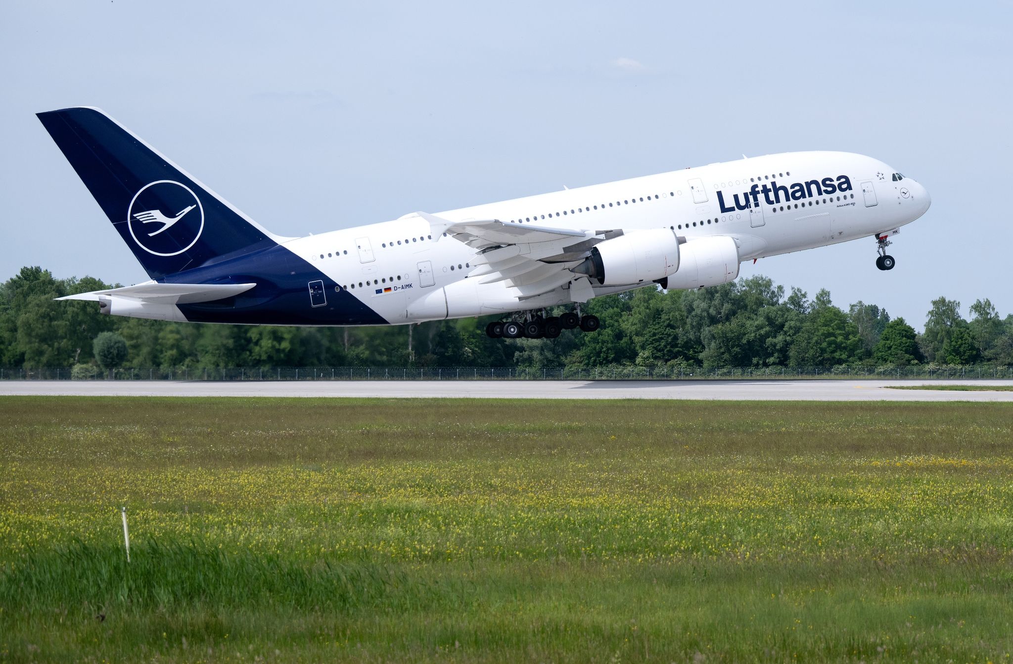 Blasmusik zum Start: Lufthansa fliegt wieder mit A380