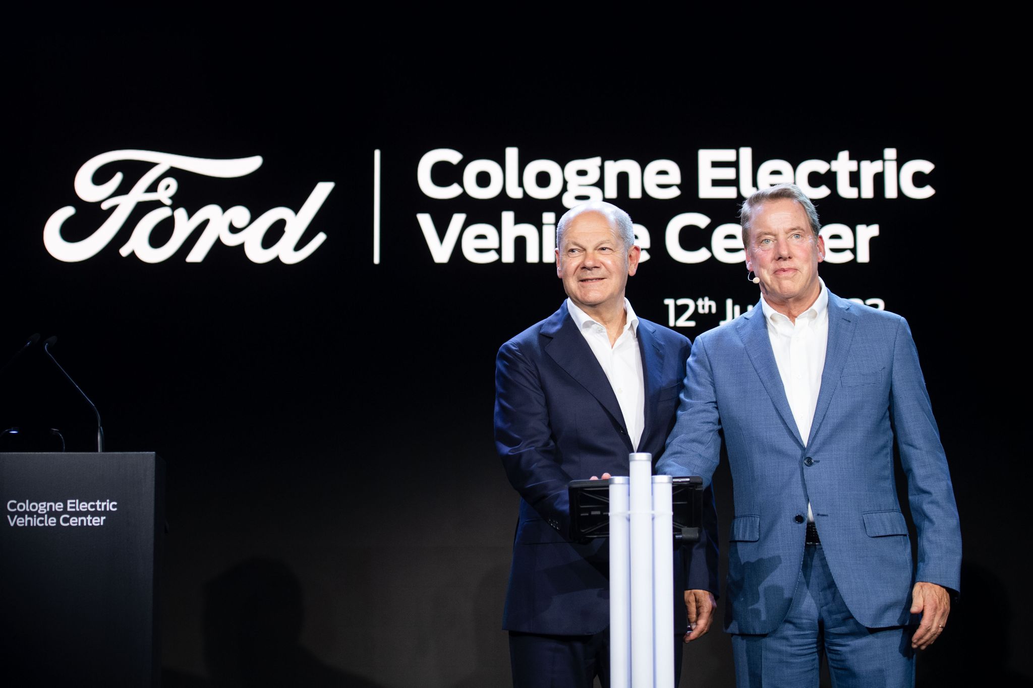 Auf in die Elektrozukunft: Ford eröffnet Werk in Köln