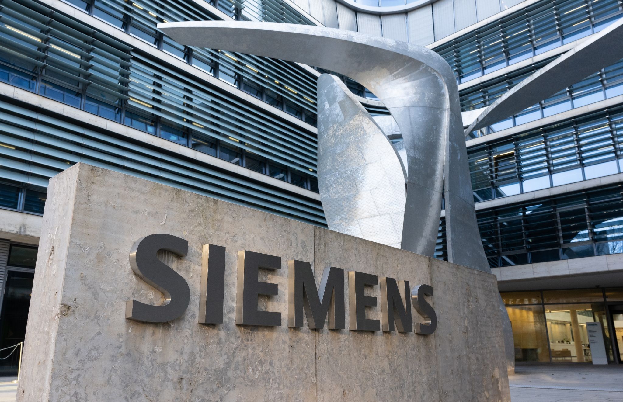 Siemens will Milliarden in Asien, USA und Europa investieren