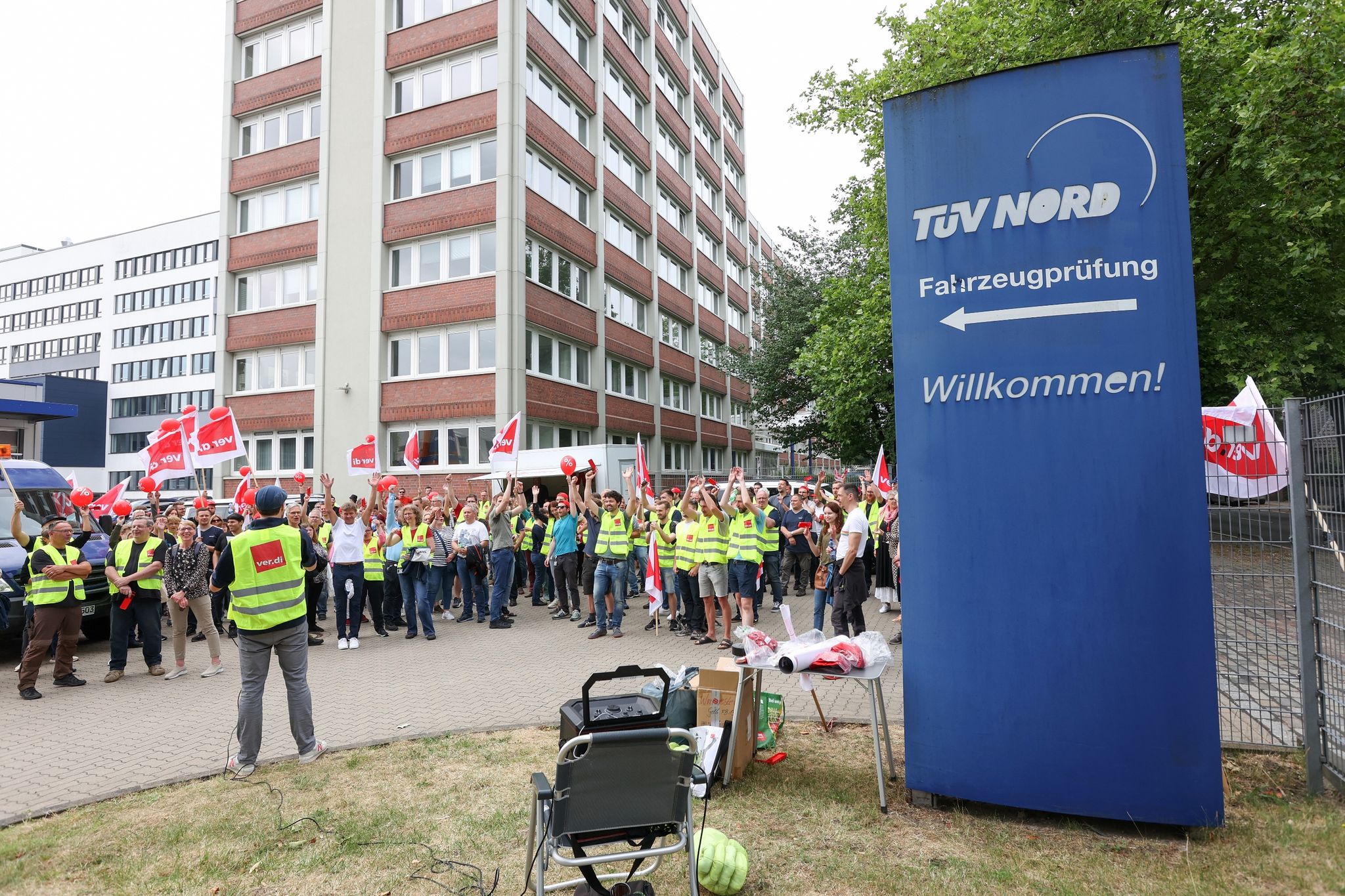 Verdi: Mehrtägiger Warnstreik der Tüv-Beschäftigten