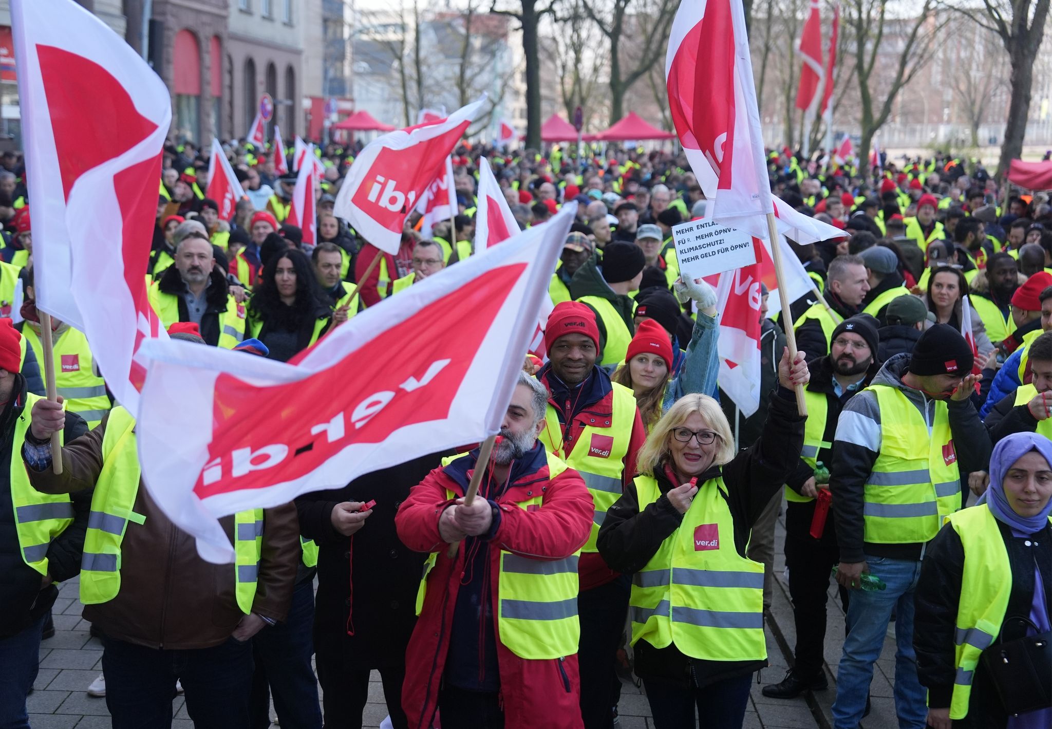 Verdi und Fridays for Future streiten für besseren ÖPNV