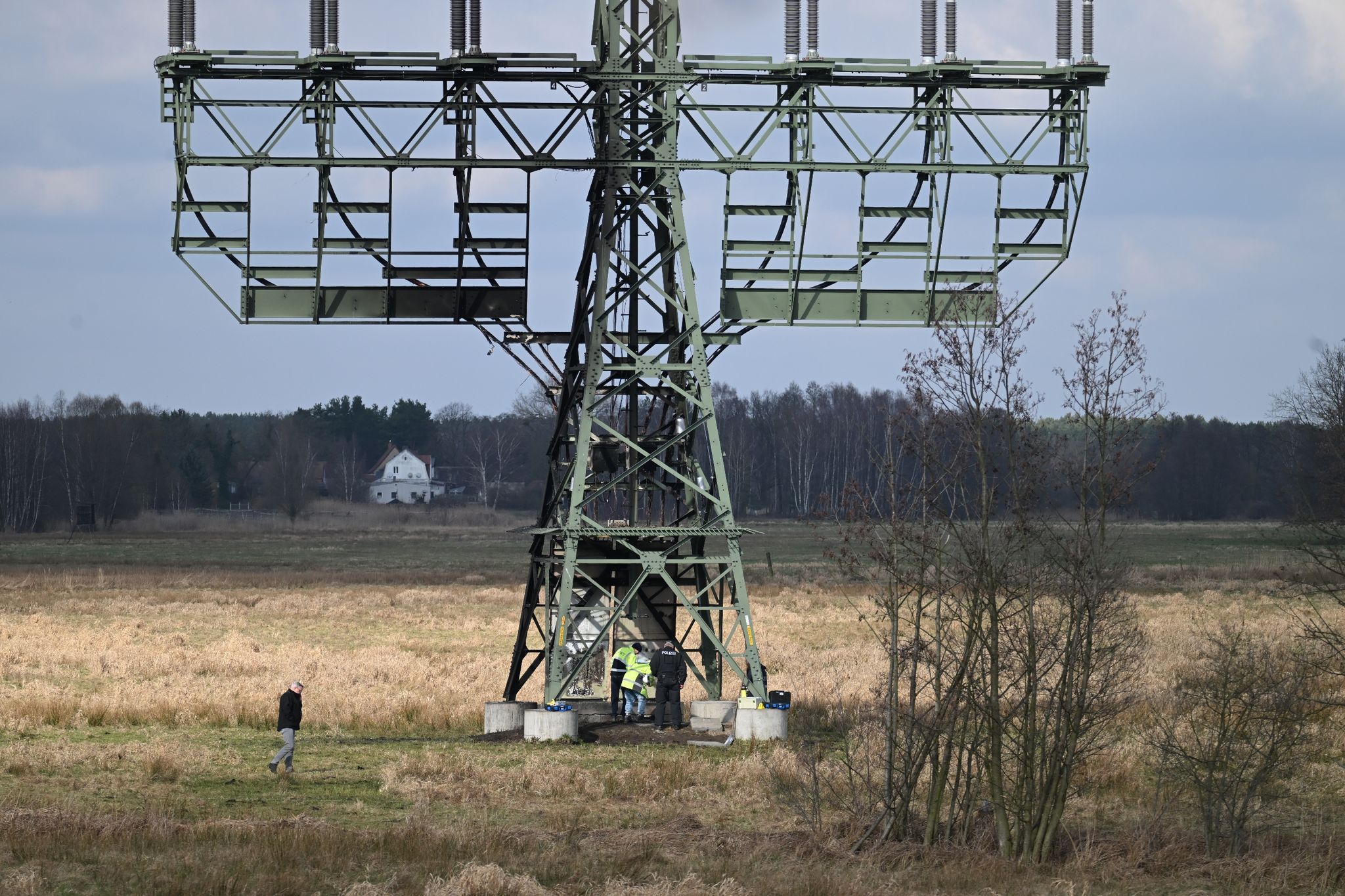 Tesla-Werk steht nach mutmaßlichem Anschlag weiter still