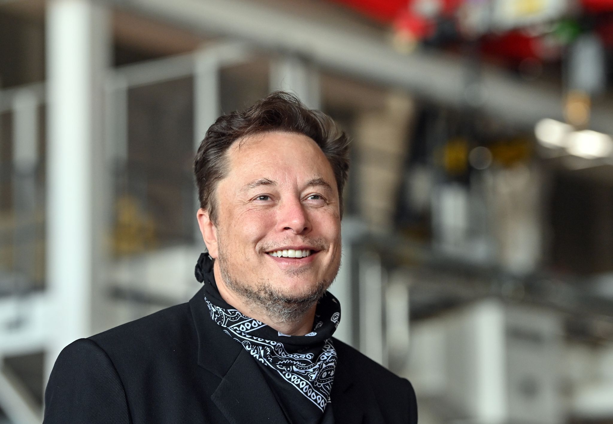 Tesla-Chef Elon Musk besucht Fabrik nach Anschlag