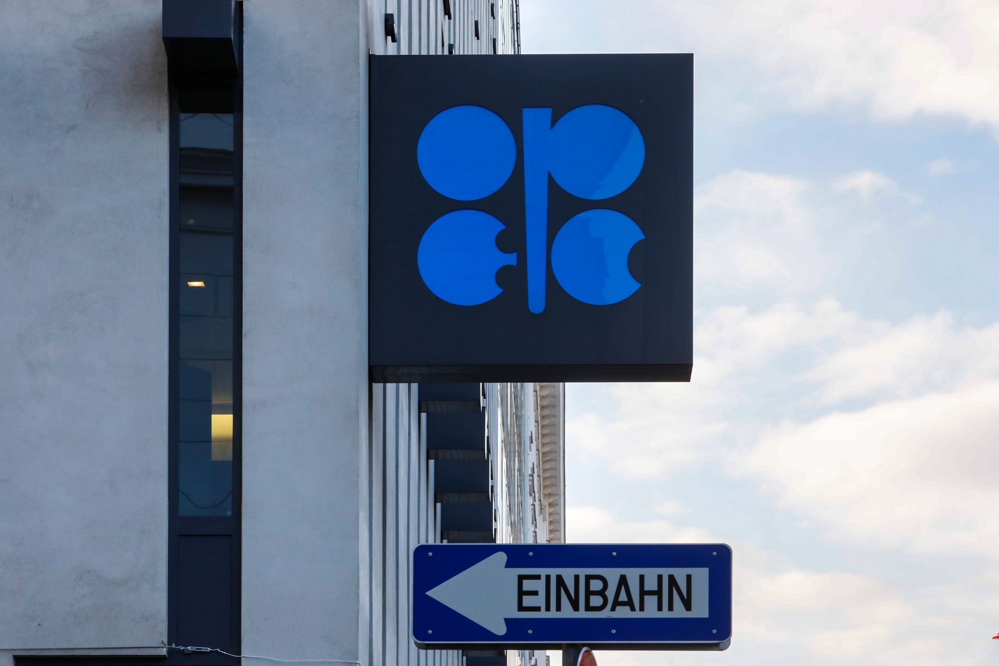 Ölkartell Opec+ verschiebt Produktions-Erhöhung erneut