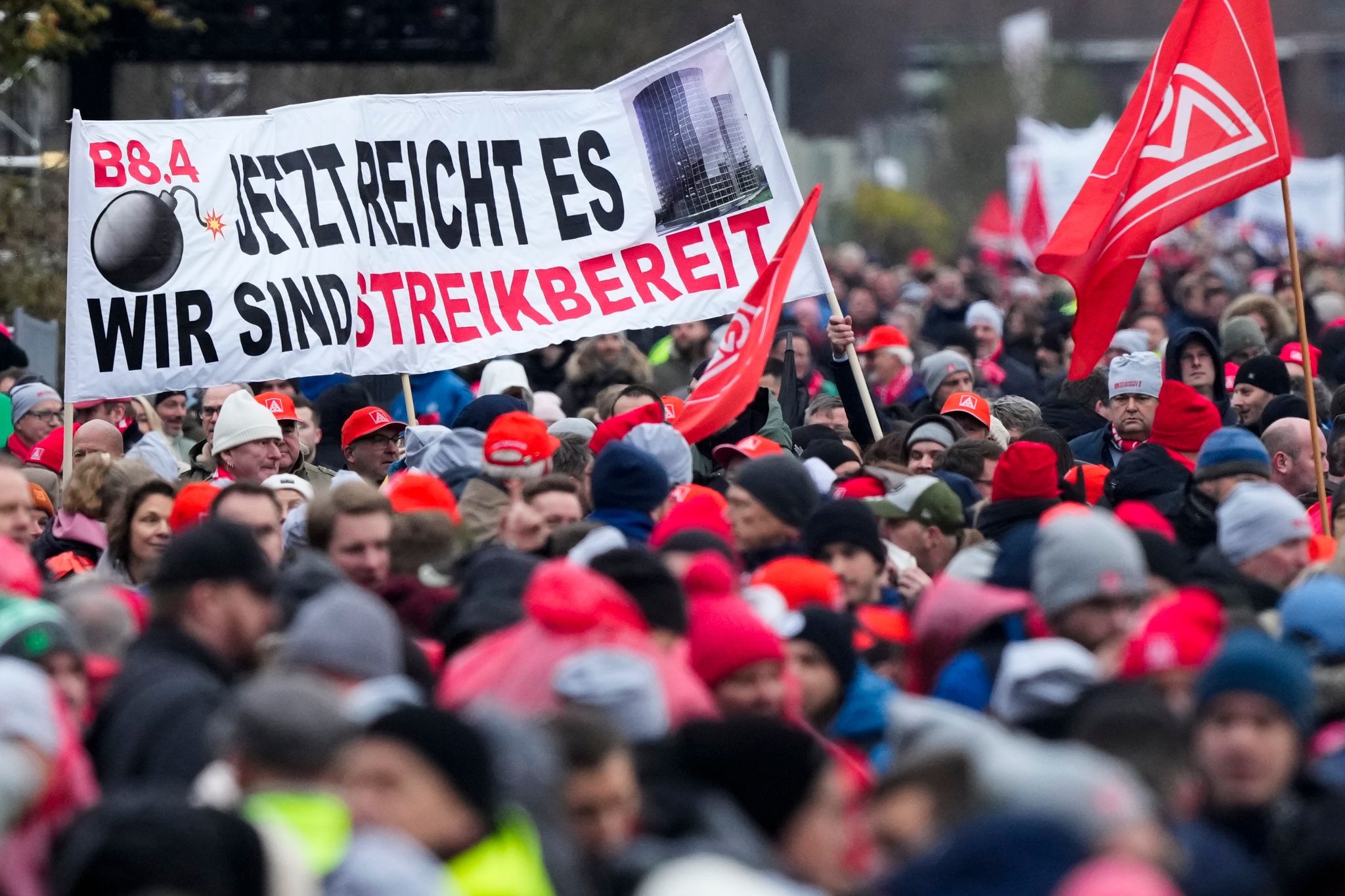 Warnstreik bei VW – Tarifrunde unter lautem Protest