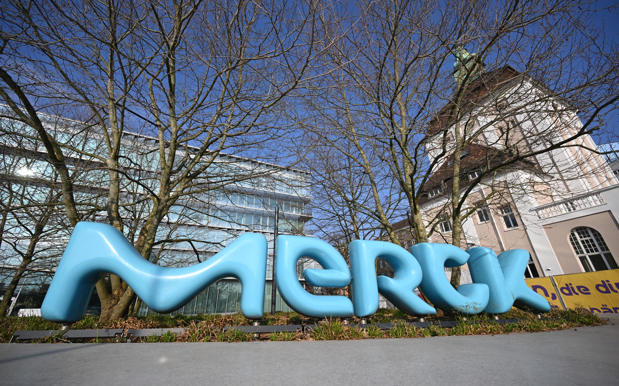 Merck gewährt zehn Extra-Tage für Pflege Angehöriger