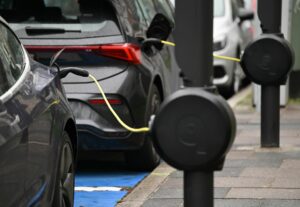Acht von zehn E-Autofahrern finden Stromer alltagstauglich