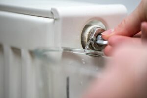 Vor dem Heizen: Entlüften und Druck prüfen