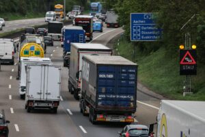 Wüst kritisiert Bund für Milliarden-Defizit bei Autobahnen