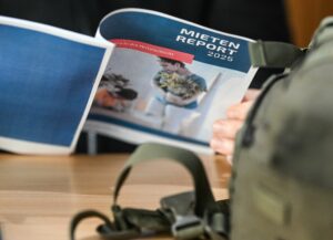 Mehr Menschen überlastet: Mieten steigen, Wohnungen fehlen