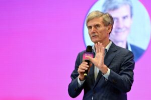 Dudenhöffer kritisiert neue Elektroförderung