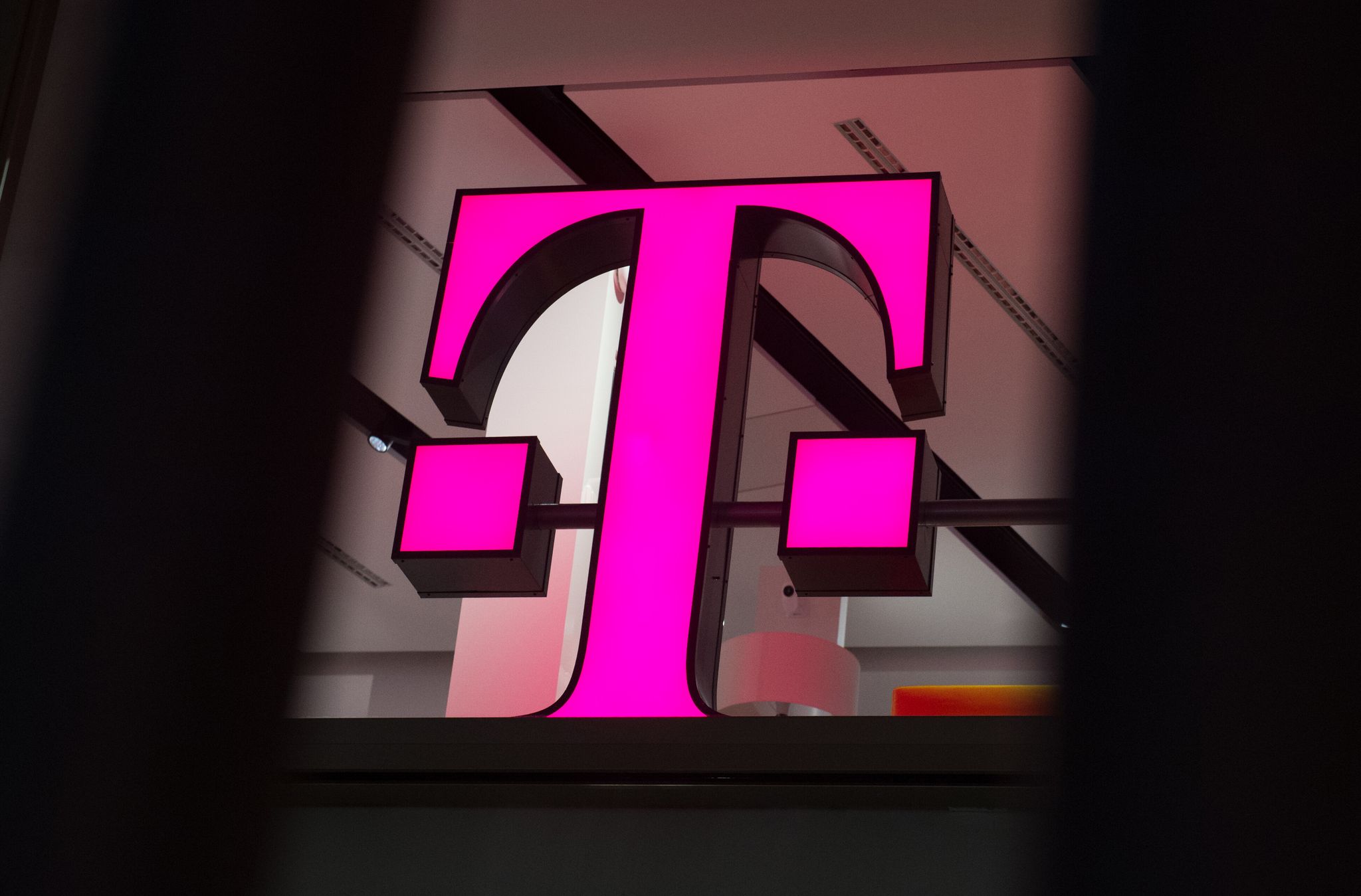 Warum die Telekom ein riesiges KI-Rechenzentrum eröffnet