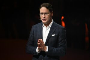 Mercedes-Chef warnt vor politischem Rechtsruck