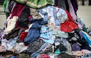 EU verbietet Firmen Vernichtung unverkaufter Kleidung